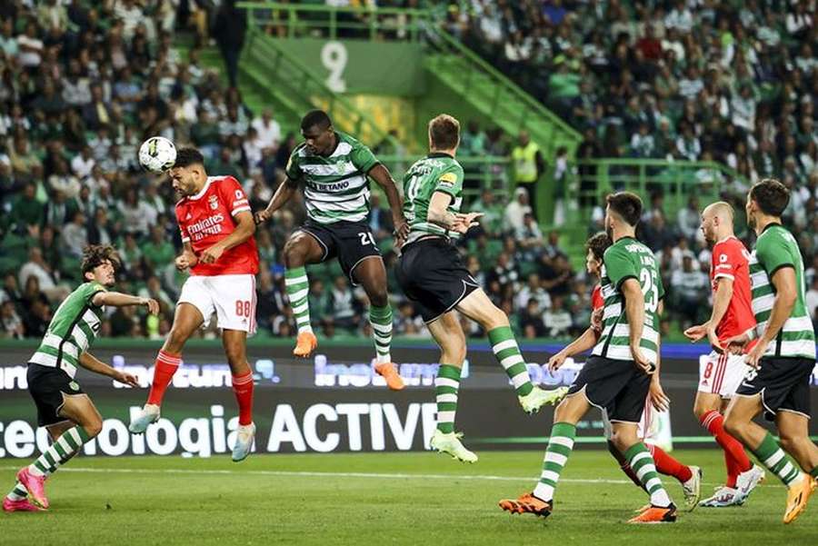 Benfica lidera confronto histórico contra o Sporting