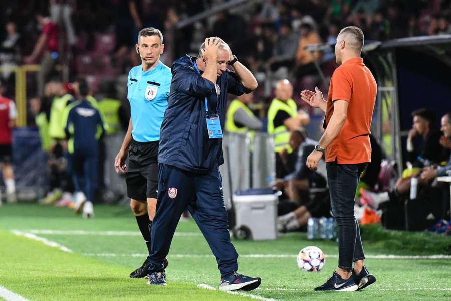 Dan Petrescu, antrenorul lui CFR Cluj Dan Petrescu, antrenorul lui CFR Cluj