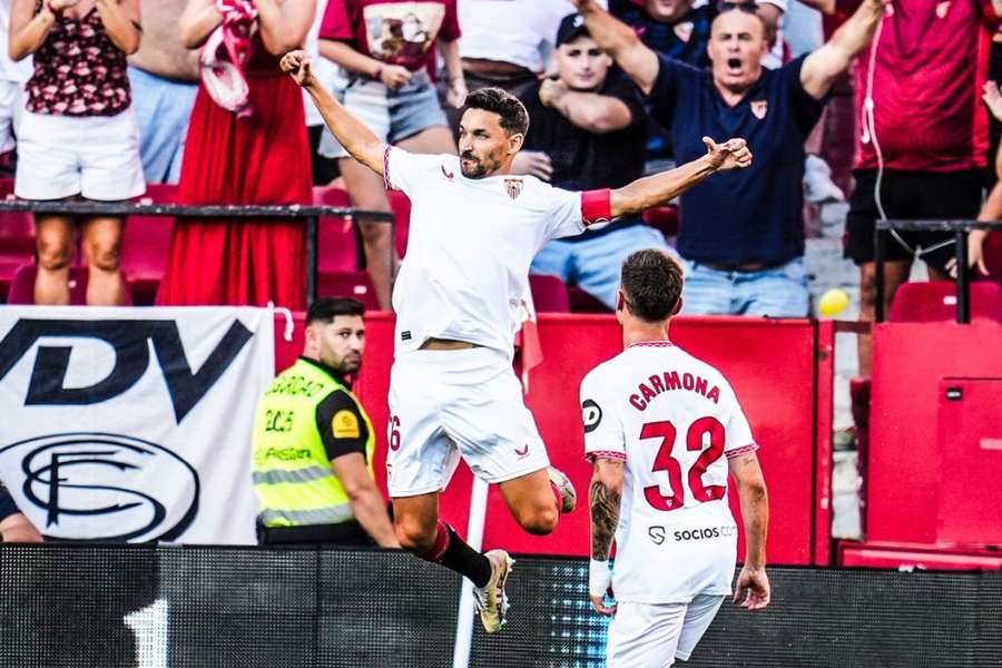 Jesús Navas celebra com Carmona o seu golo contra o Getafe