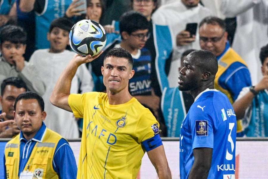 Rozčilený Ronaldo po obdržení červené karty.