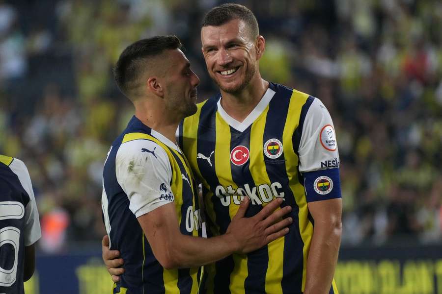 Dzeko trocou o Inter pelo Fenerbahçe