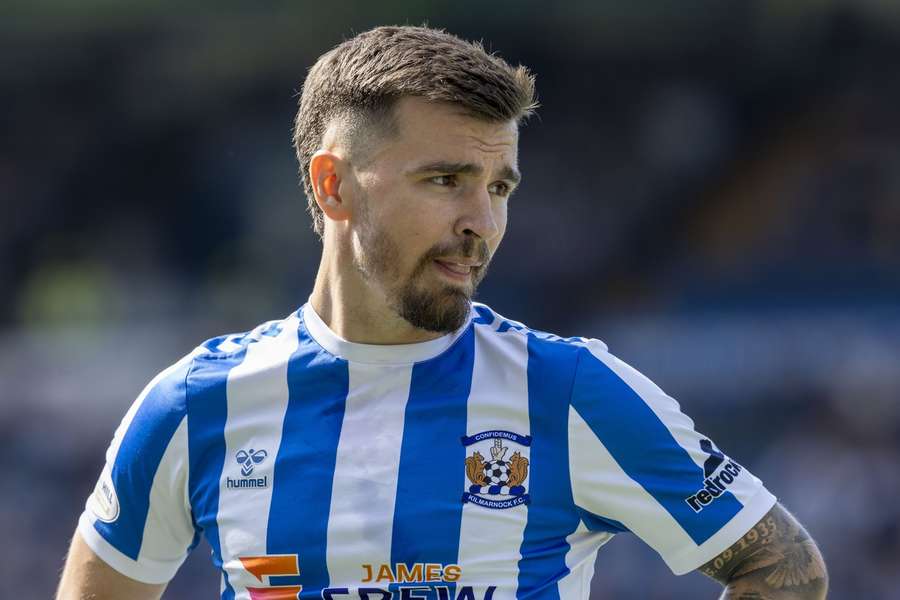 Daniel Armstrong în tricoul lui Kilmarnock