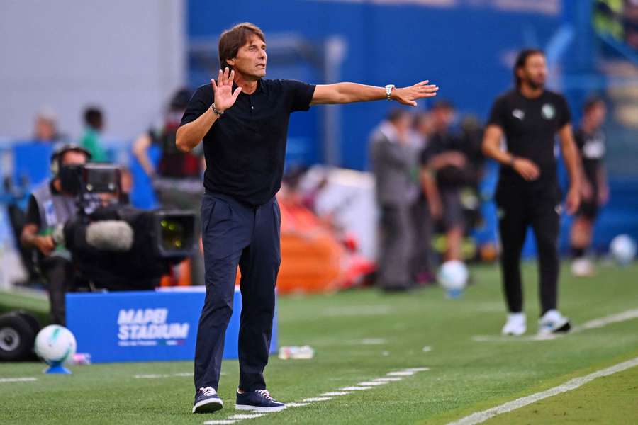 Antonio Conte durante o jogo entre o Sassuolo e o Nápoles
