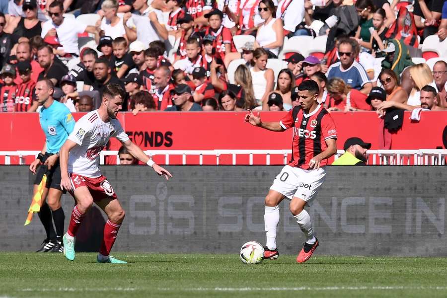 Youcef Atal eerder deze maand in actie bij Nice tegen Stade Brest