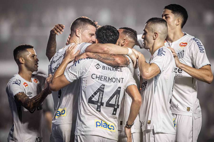 Santos vem de vitória de goleada contra o Coritiba