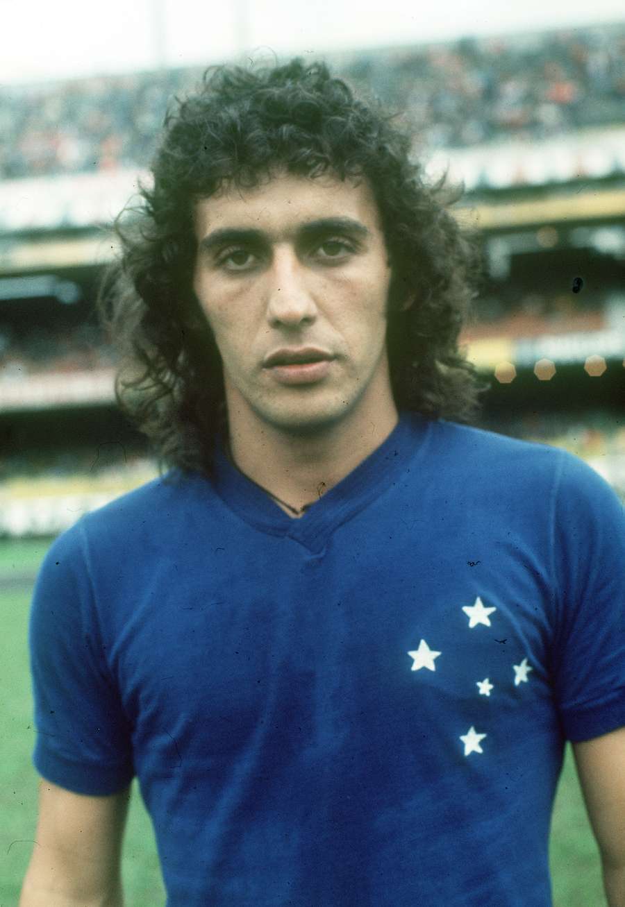 Nelinho defendia o Cruzeiro em 1982