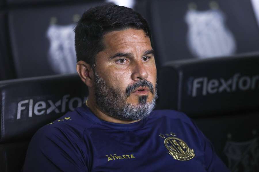Eduardo Barroca durante jogo do Mirassol no Paulistão