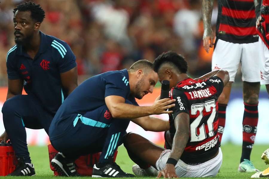 Bruno Henrique se machucou em Flamengo x Vasco