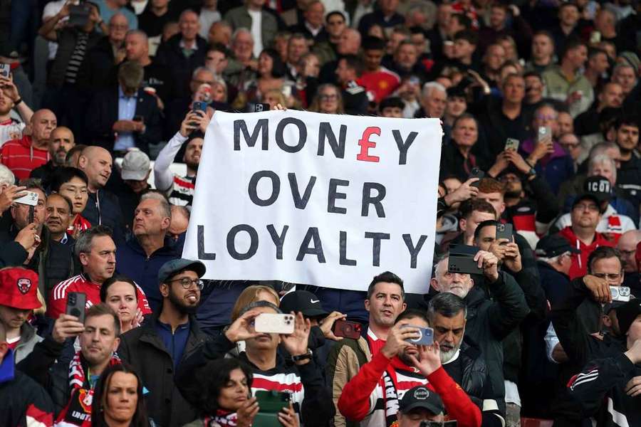 Man Utd supporters group announce fresh protests against the Glazers: The club is drowning