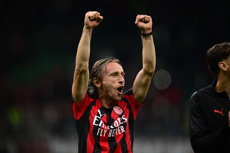 Milan chega de vitória diante do atual campeão italiano