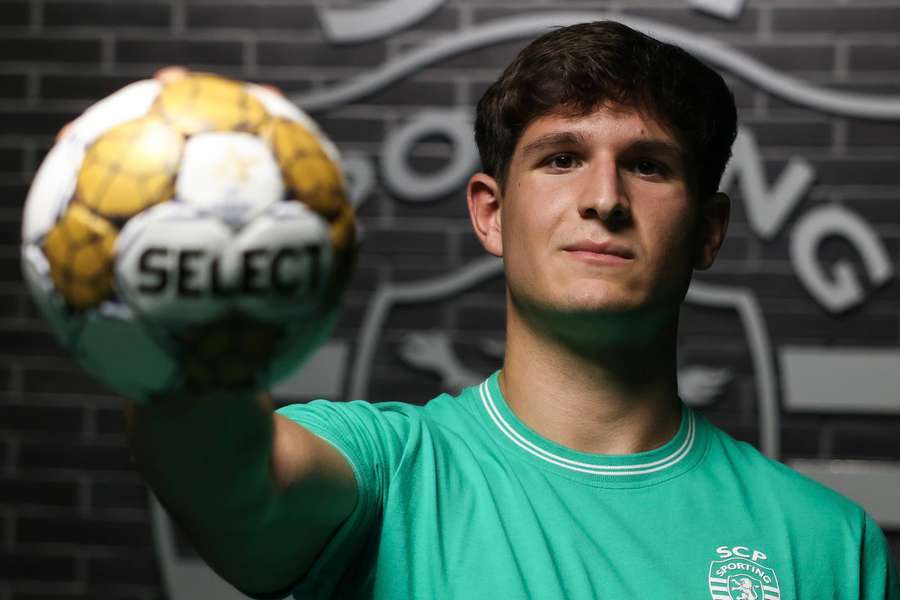 Víctor Romero reforça o Sporting