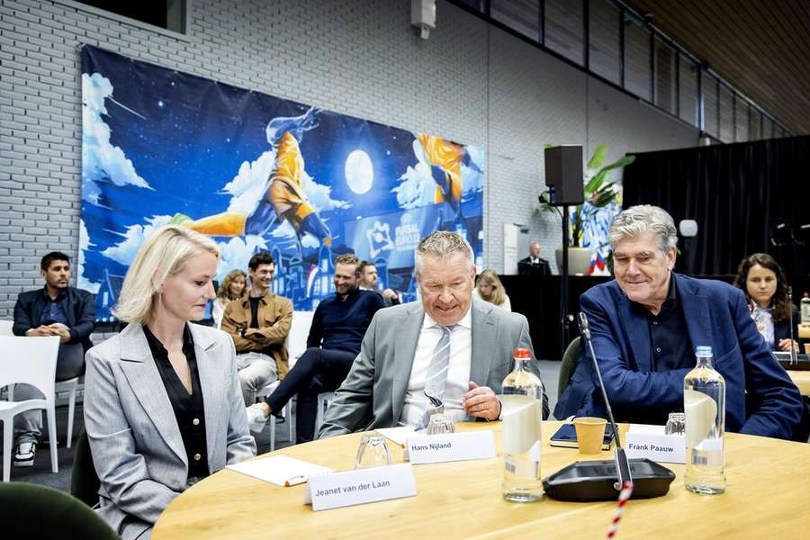 Jeanet van der Laan, Hans Nijland en Frank Paauw tijdens de bondsvergadering