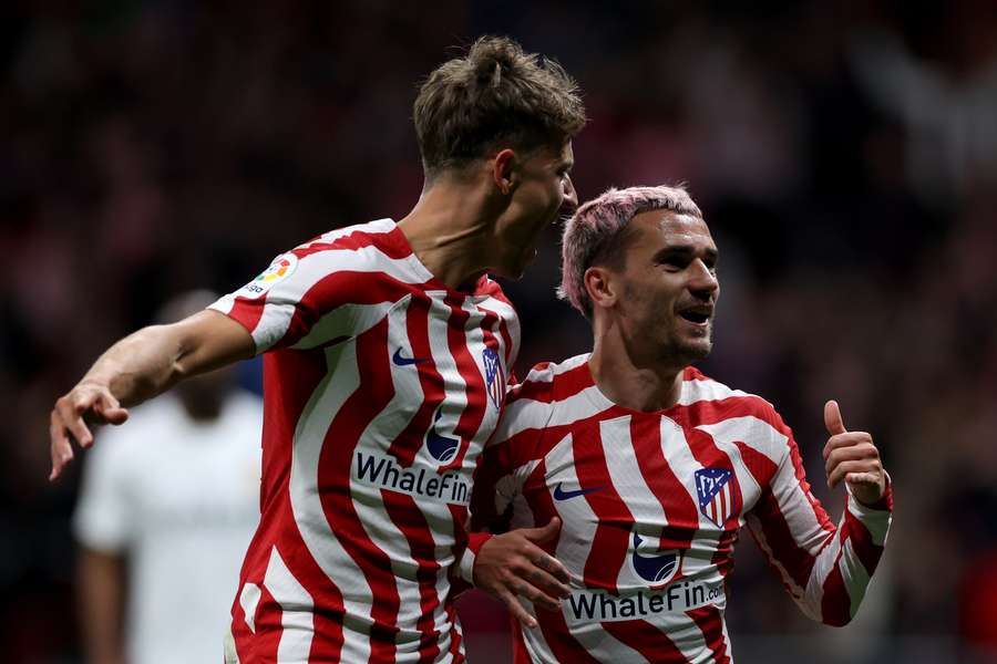 Griezmann fez o primeiro gol da vitória do Atlético neste sábado (18)