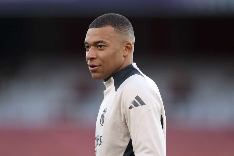 Ssąd nakazał zablokować na kontach PSG 55 mln euro tytułem wypłaty dla Mbappe