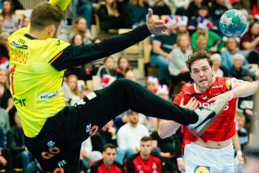 Danmarks Niclas Kirkeløkke under håndboldkampen i Golden League Gjensidige Cup mellem Danmark og Spanien