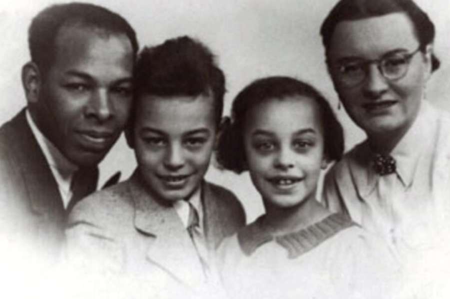 Albert Wittenberg (left) with his two children and wife, Janna