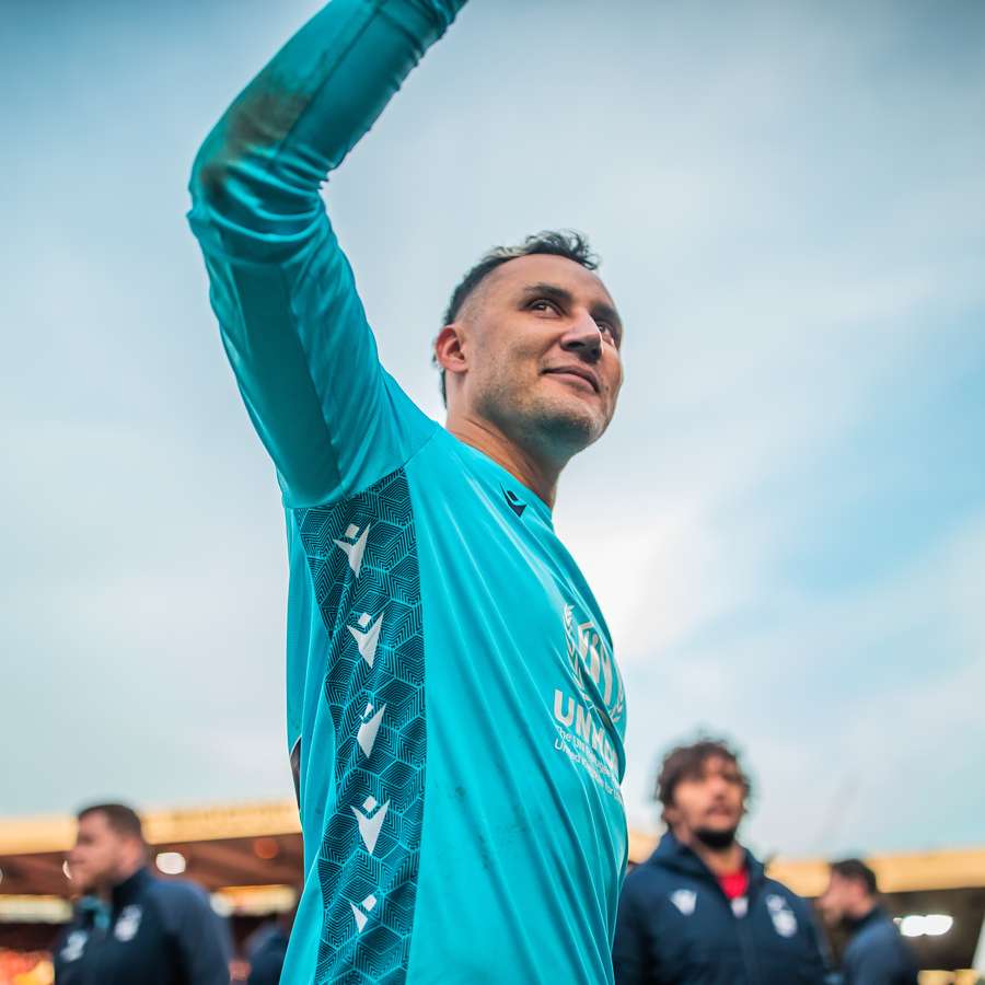 Navas teve grande atuação e não teve sua meta vazada na estreia