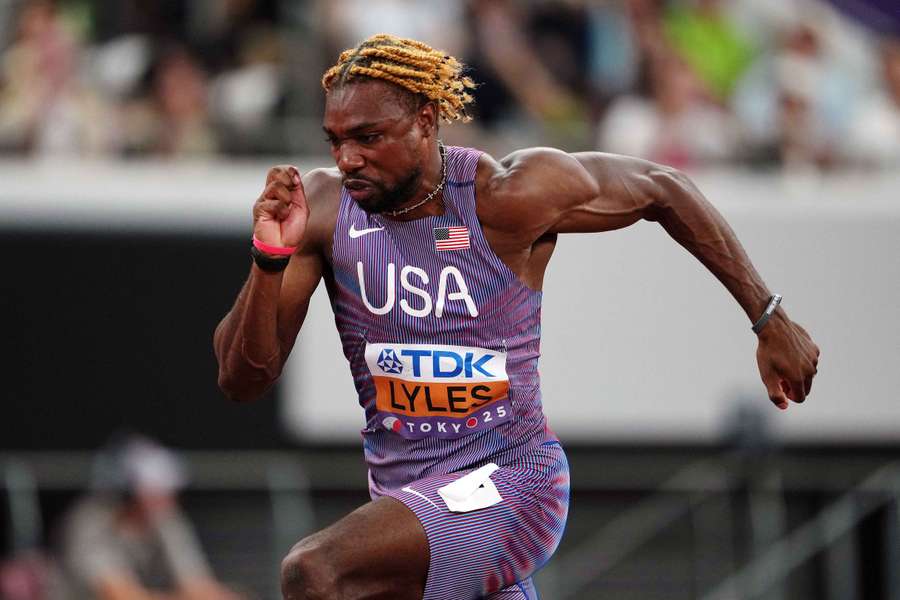 Lyles and Thompson keep apace in world championship heats