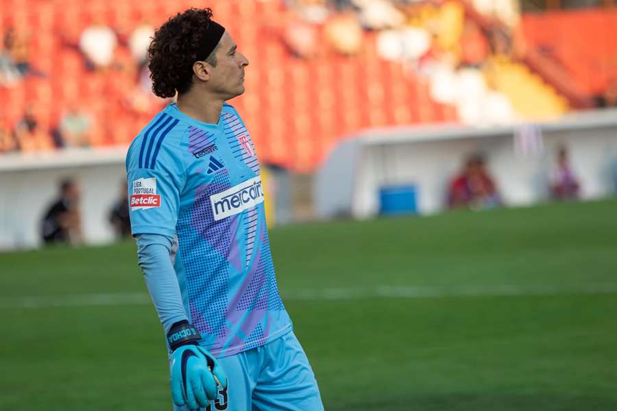 Guillermo Ochoa, guarda-redes internacional mexicano do AVS