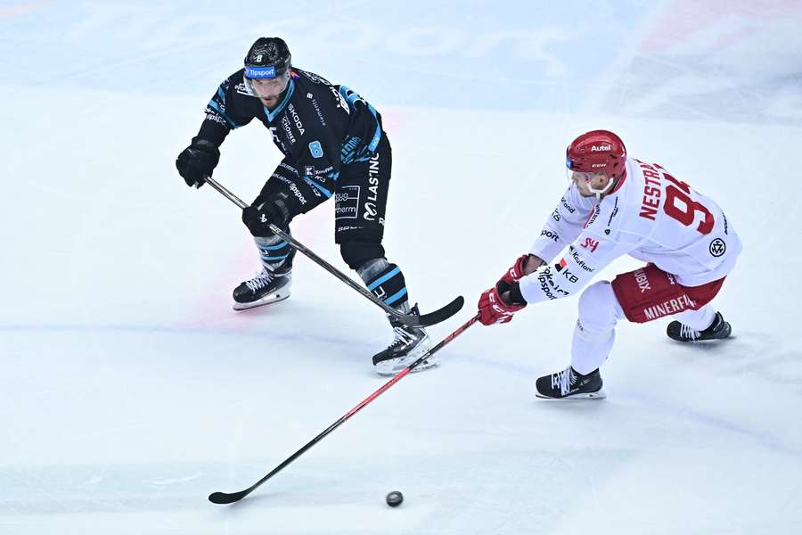 Karlovy Vary hostí ve čtvrtém semifinále play off extraligy Třinec, hosté mohou slavit postup.