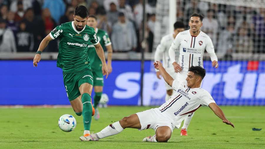 Flaco López passou em branco diante do adversário equatoriano Flaco López passou em branco diante do adversário equatoriano