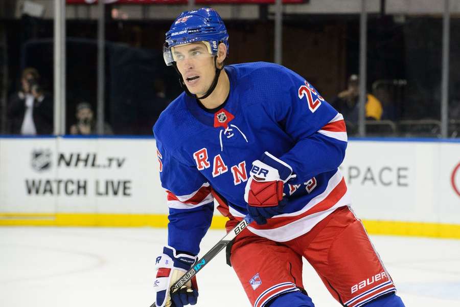 Popradský kapitán Cracknell v drese NY Rangers.