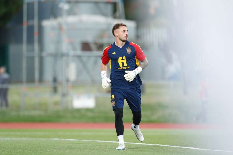 Arnau Tenas, titular na seleção sub-21, não vai continuar no Barcelona e vai ser dispensado