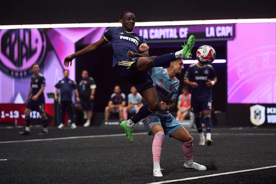 Una acción espectacular en el duelo entre La Capital CF y el F2R