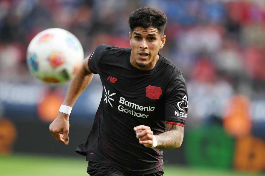 Ekvádorský obranca Piero Hincapié mieri do Arsenalu.