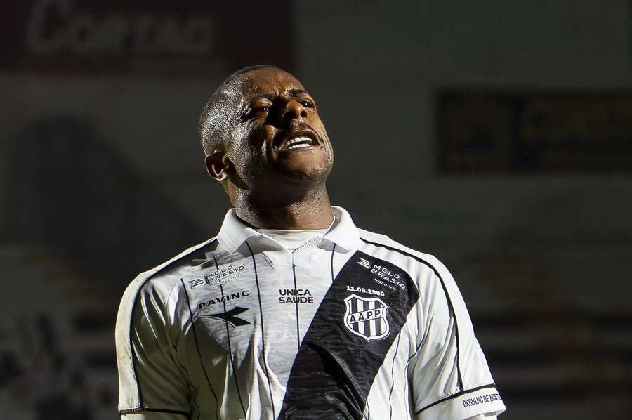 A Ponte Preta está lutando contra a queda para a terceirona A Ponte Preta está lutando contra a queda para a terceirona