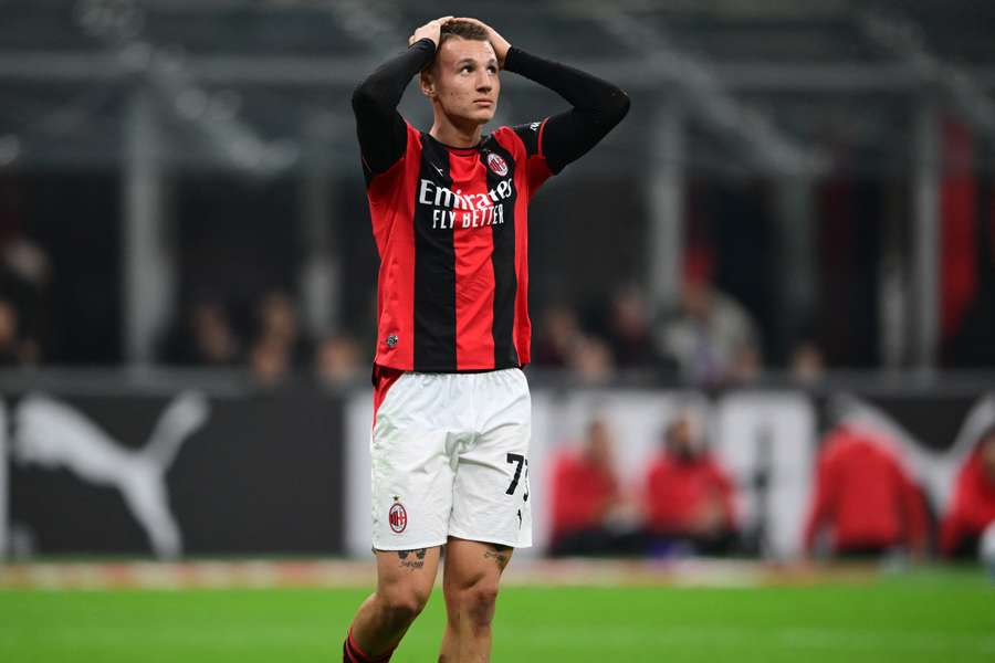 Milan se distanciou da líder e rival Inter de Milão Milan se distanciou da líder e rival Inter de Milão