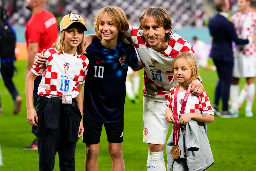 Croatia's Luka Modric with his children Sofia (L), Ivano (C), and Ema (R) Croatia's Luka Modric with his children Sofia (L), Ivano (C), and Ema (R)