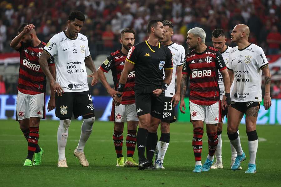 Corinthians diz que "não medirá esforços na defesa de seus legítimos interesses"