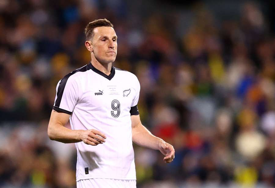 Chris Wood din Noua Zeelandă în acțiune în amicalul internațional dintre Australia Socceroos și New Zealand All Whites