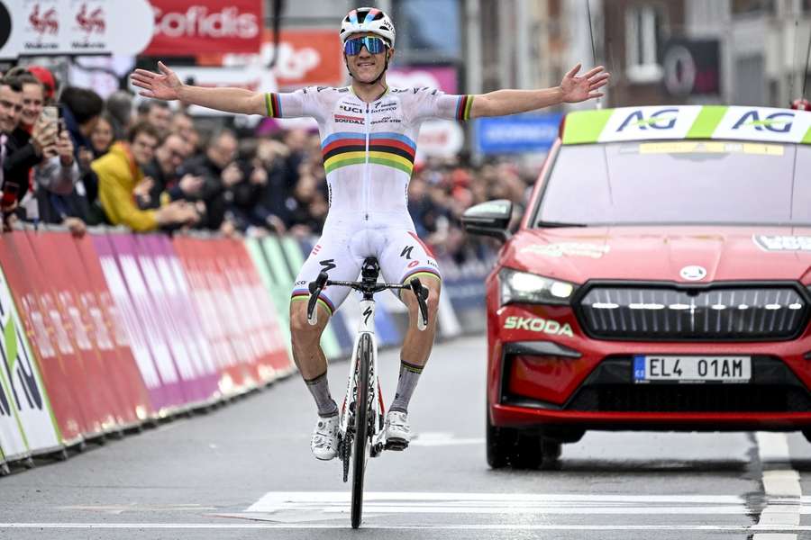 Remco Evenepoel obhájil první místo v Lutychu.