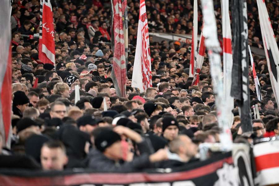 Viele Fans des VfB Stuttgart haben den Sieg ihres Teams bei den Go Ahead Eagles nicht im Stadion mitverfolgt.