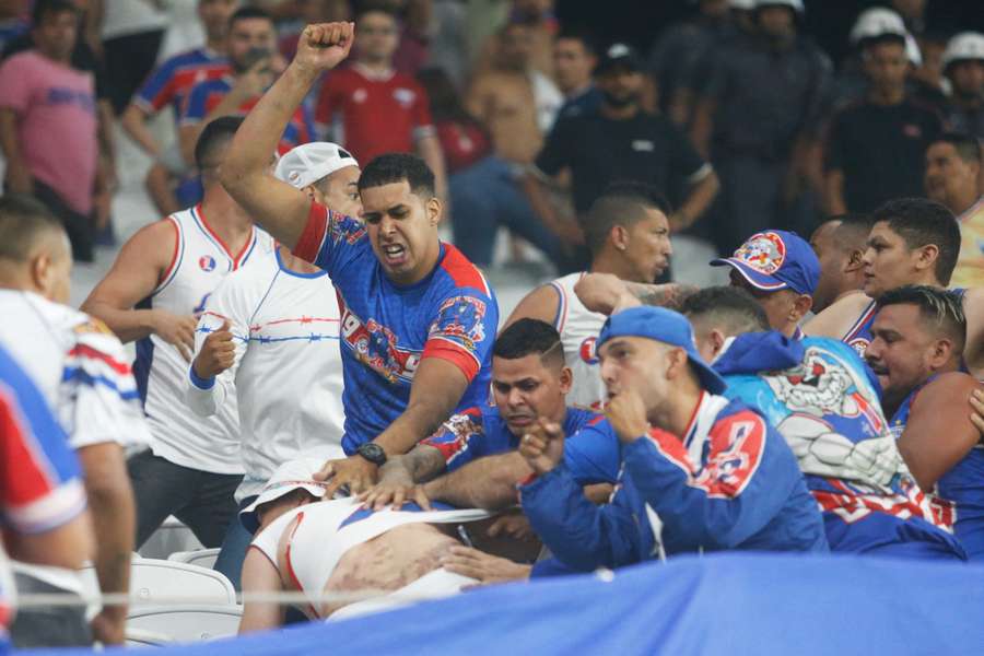 Membros da TUF e da JGT se envolveram em briga no jogo contra o Corinthians