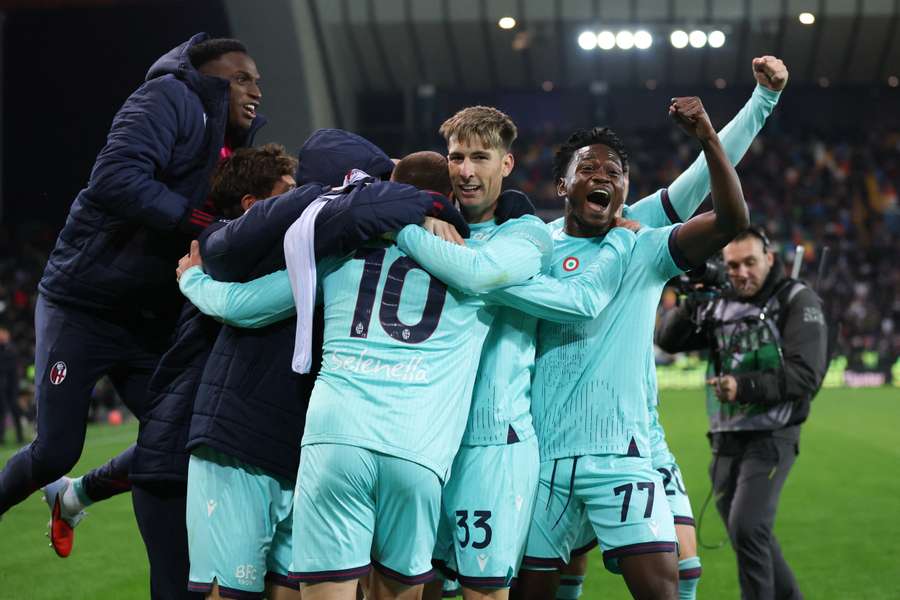 Il Bologna celebra la vittoria di Udine Il Bologna celebra la vittoria di Udine