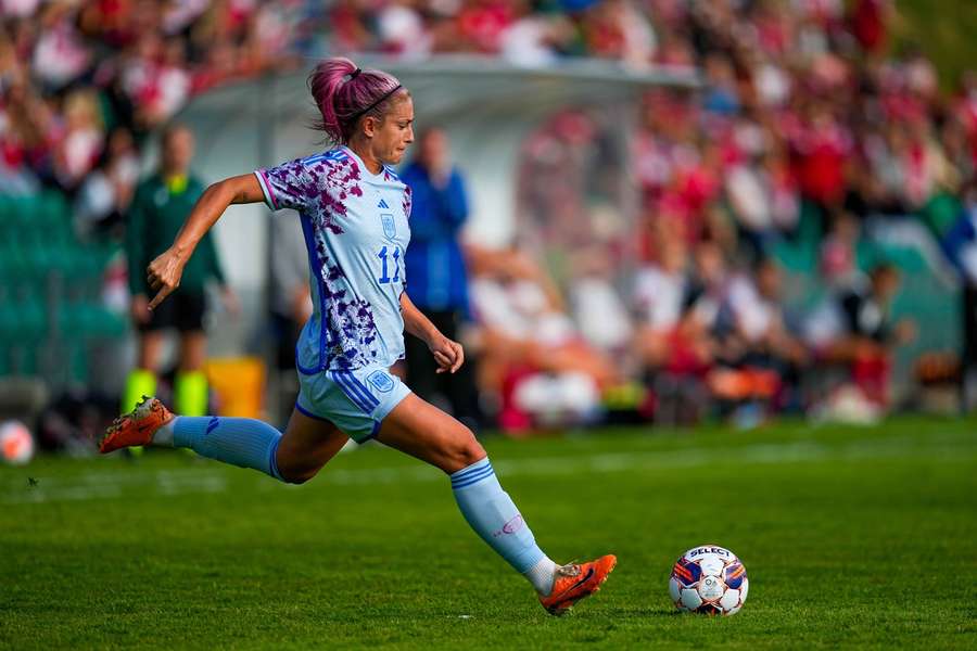 Alexia Putellas controls the ball during a friendly game between Denmark and Spain