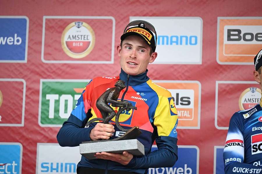 Vainqueur de l'Amstel, Skjelmose dédie "la plus belle victoire" de sa carrière à son papy