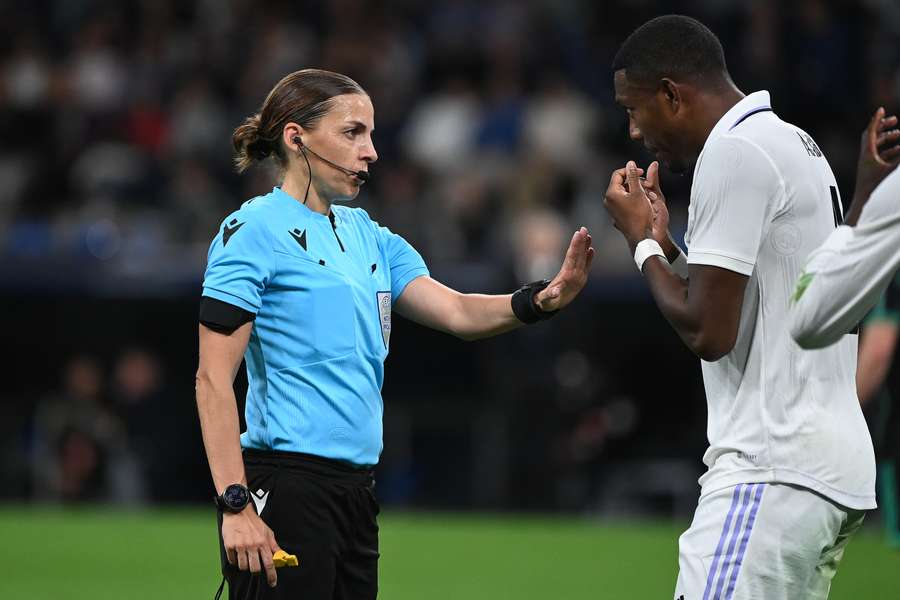 Frappart, Mukansanga, Yamashita, las pioneras del arbitraje femenino en Catar
