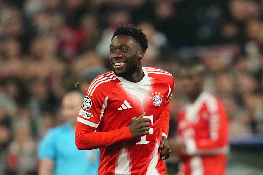 Alphonso Davies se vrátil po 262 dnech. Alphonso Davies se vrátil po 262 dnech.