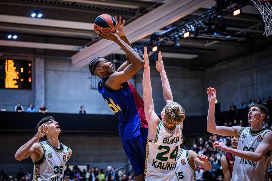 Mohamed Dabone în acțiune pentru echipa U18 a Barcelonei Mohamed Dabone în acțiune pentru echipa U18 a Barcelonei