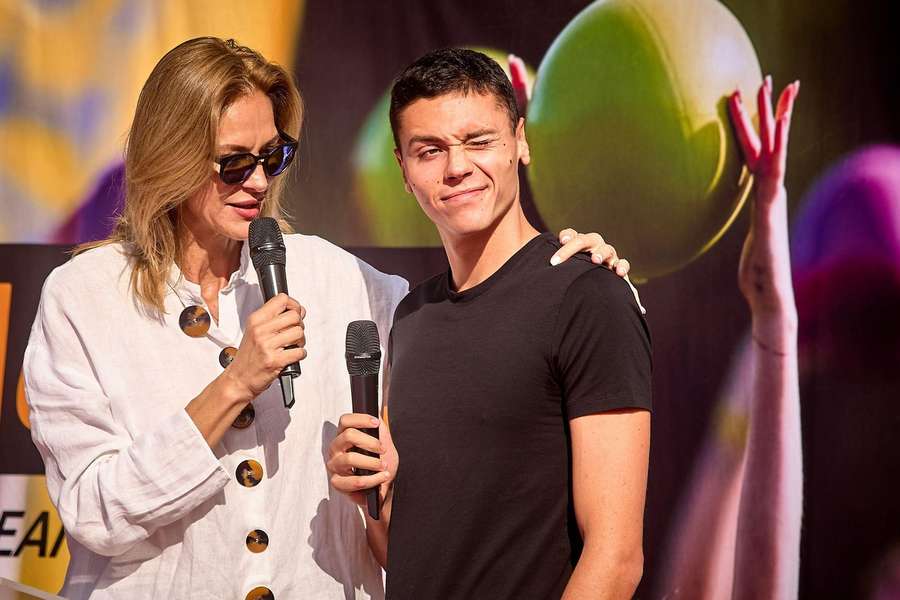 David Popovici, alături de Roxana Ciuhulescu David Popovici, alături de Roxana Ciuhulescu