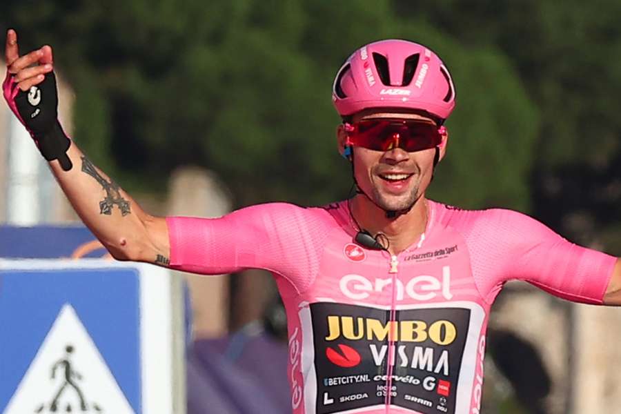 Roglic venceu hoje a 106.ª edição do Giro, que terminou em Roma