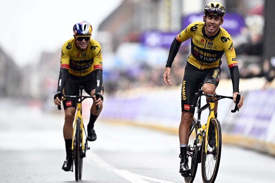 Christophe Laporte og Wout van Aert tog fusen på hele feltet i Gent-Wevelgem med et tidligt angreb. 