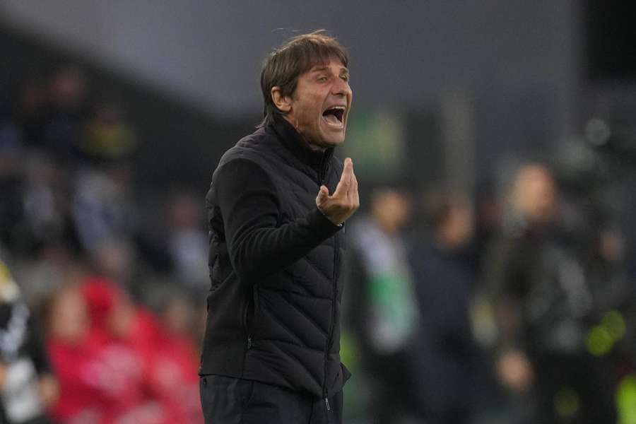 Antonio Conte, treinador do Nápoles Antonio Conte, treinador do Nápoles