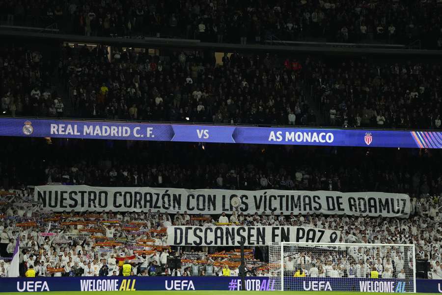 Minuto de silencio en el Bernabéu por las víctimas del accidente ferroviario