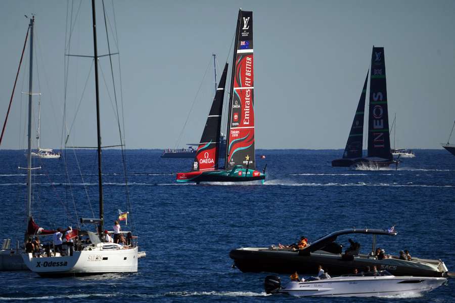 El New Zealand Team, en aguas de Barcelona