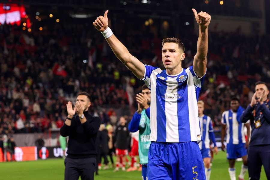 Zmarnowany karny Świderskiego, tylko jeden zespół z kompletem punktów. Cały mecz Bednarka Zmarnowany karny Świderskiego, tylko jeden zespół z kompletem punktów. Cały mecz Bednarka